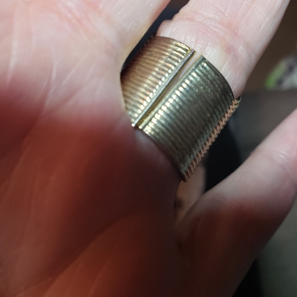 Ladies wavy ring - Picture 2 of 2